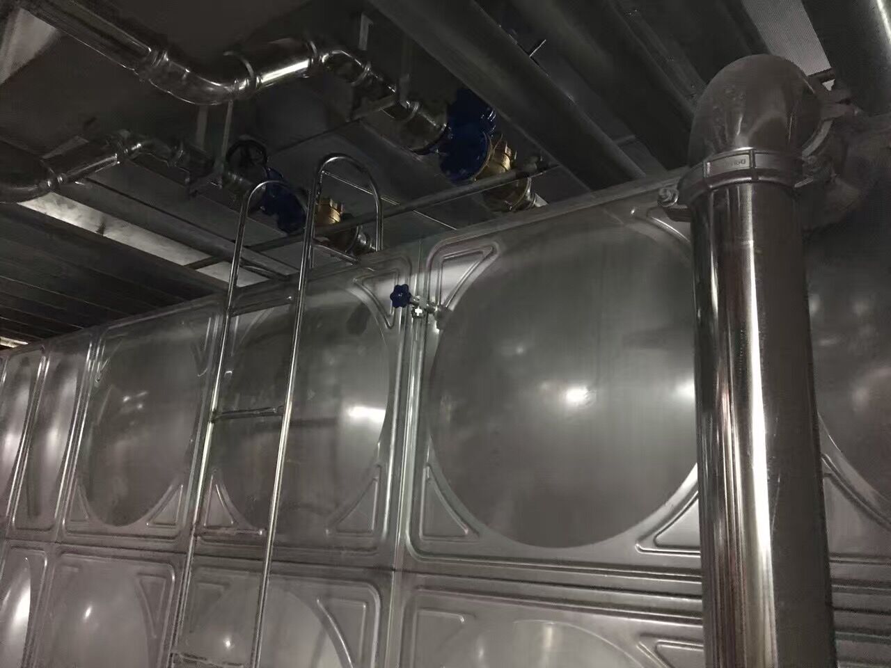 荣耀体育app官网-荣耀体育(中国)
管业品牌双卡压管件工厂案例实拍