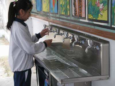 荣耀体育app官网-荣耀体育(中国)
牌不锈钢饮水管在学校饮用水系统的应用.jpg